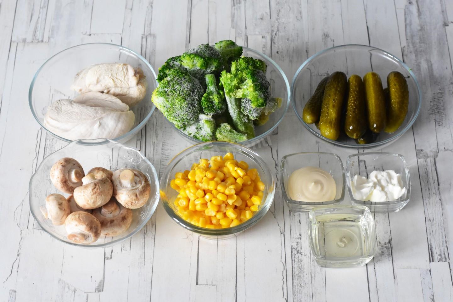 Шаг 1 приготовления Салат Бруклин с курицей классический