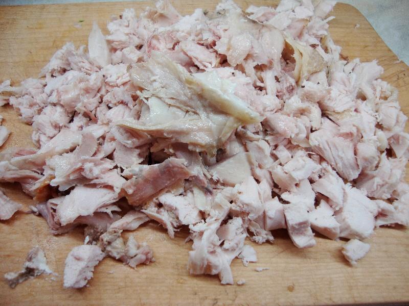 Шаг 3 приготовления Салат Валерия с корейской морковкой и крабовыми палочками