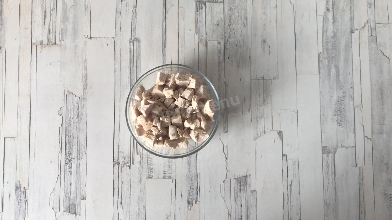 Шаг 2 приготовления Салат Африка киви курица яблоко сыр яйцо