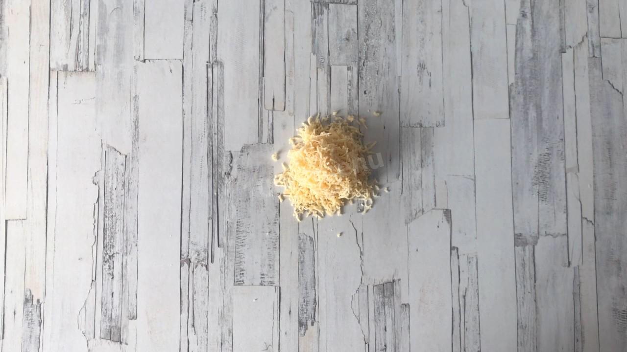 Шаг 3 приготовления Салат Африка киви курица яблоко сыр яйцо