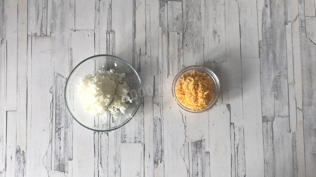 Шаг 4 приготовления Салат Африка киви курица яблоко сыр яйцо