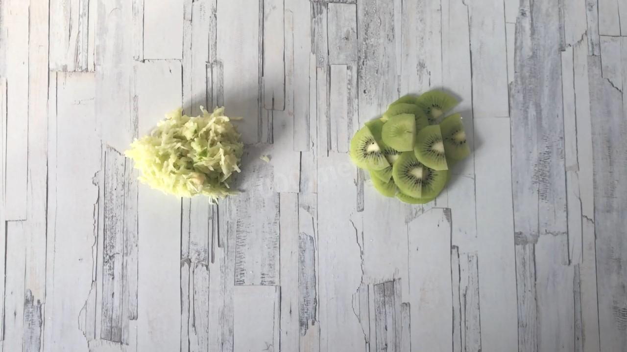 Шаг 5 приготовления Салат Африка киви курица яблоко сыр яйцо
