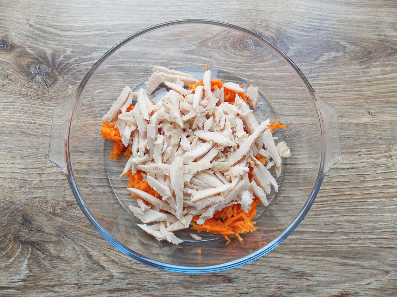 Шаг 4 приготовления Салат копченая курица корейская морковь яйца