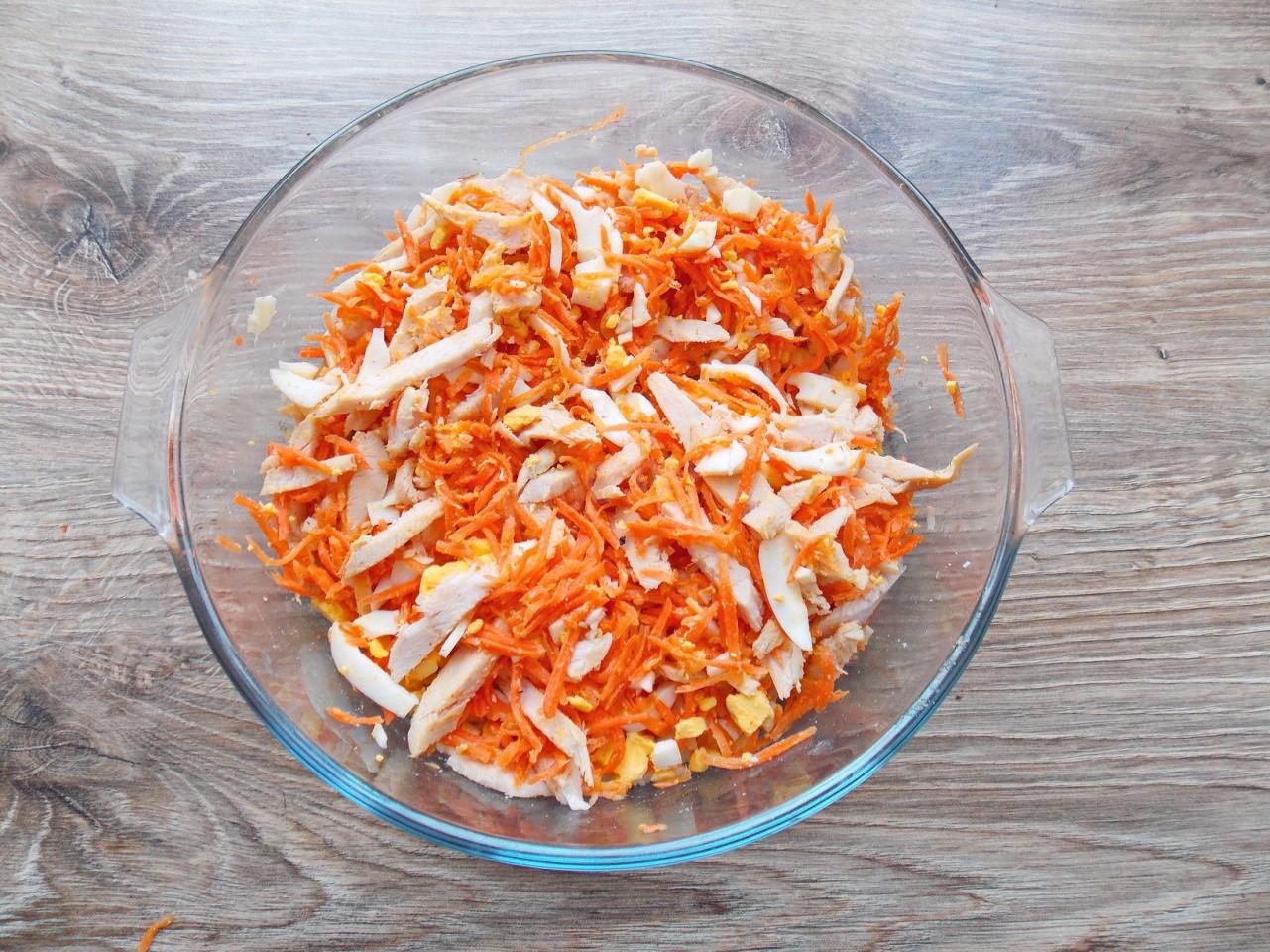 Шаг 6 приготовления Салат копченая курица корейская морковь яйца
