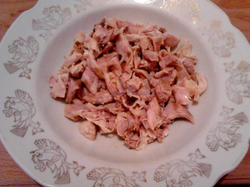 Шаг 2 приготовления Салат Обжорка с фасолью,  курицей и сухариками