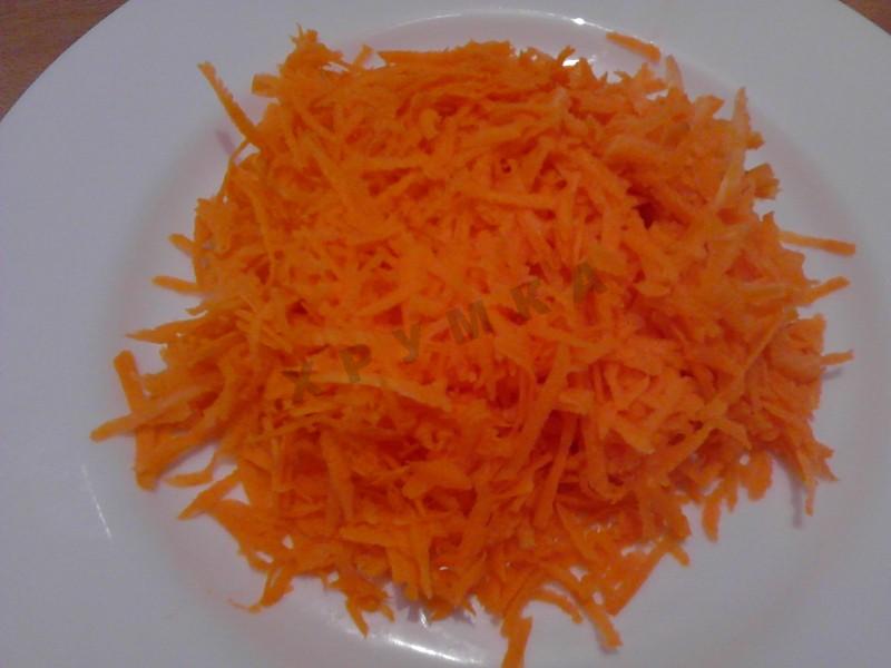 Шаг 5 приготовления Салат Обжорка с фасолью,  курицей и сухариками