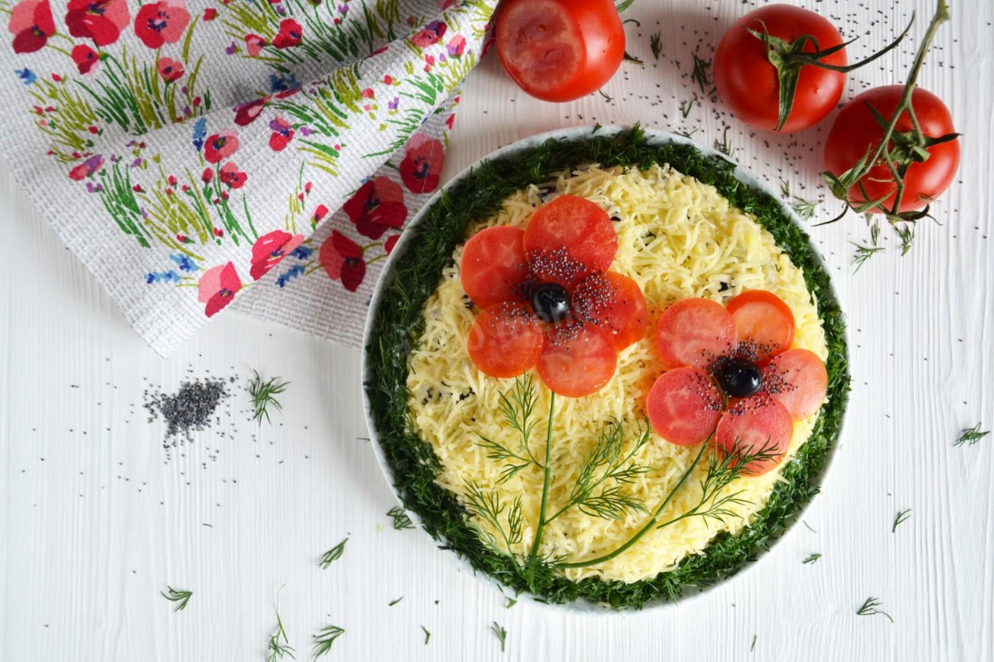 Шаг 15 приготовления Салат Красные маки с курицей