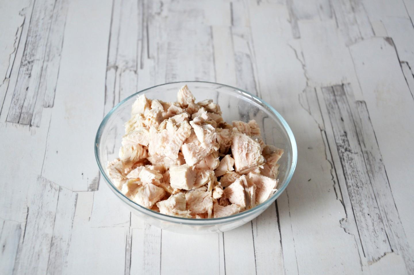 Шаг 2 приготовления Салат Красные маки с курицей