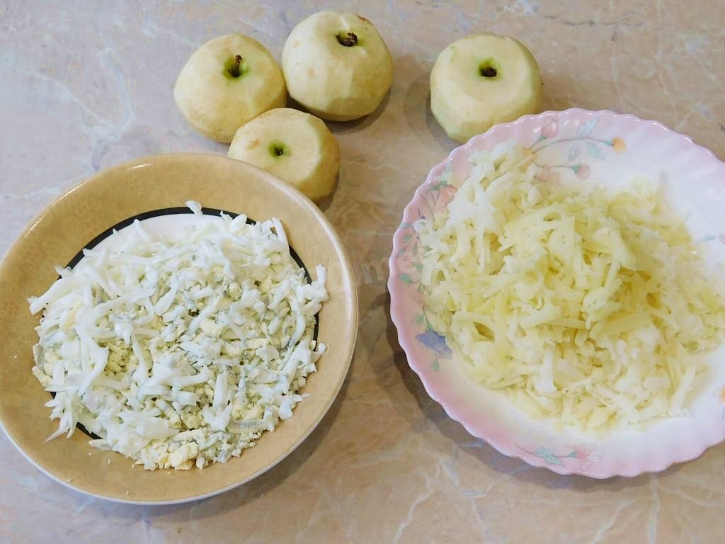 Шаг 2 приготовления Салат Семга под шубой