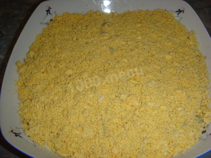 Шаг 8 приготовления Салат Мимоза с сардиной и сыром