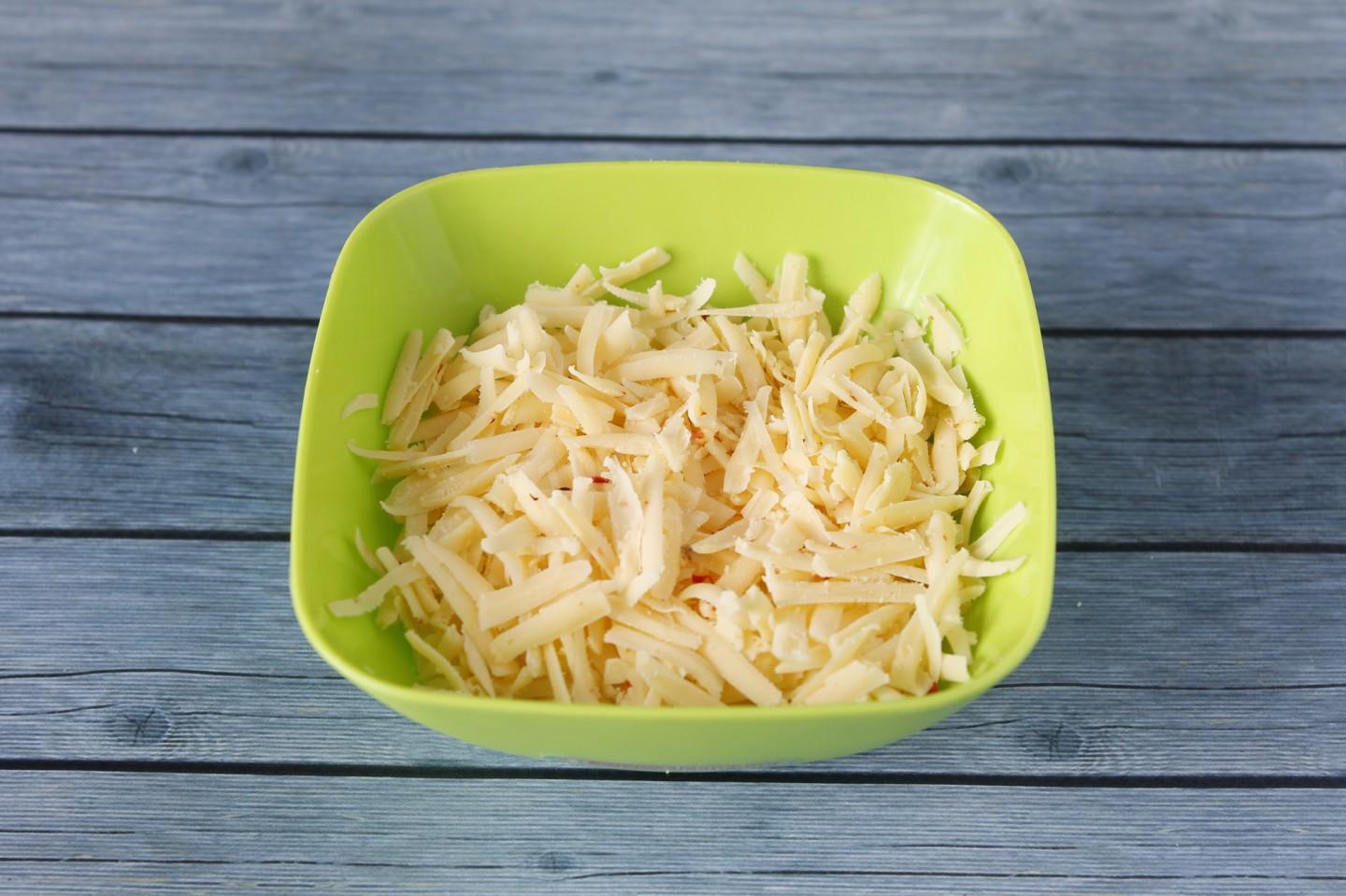 Шаг 3 приготовления Салат Сердцеедка с куриными сердечками