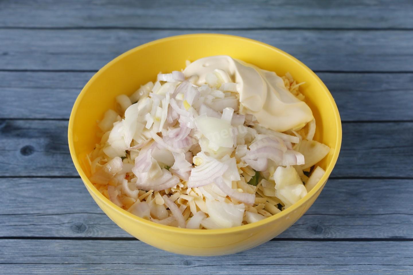 Шаг 6 приготовления Салат Сердцеедка с куриными сердечками
