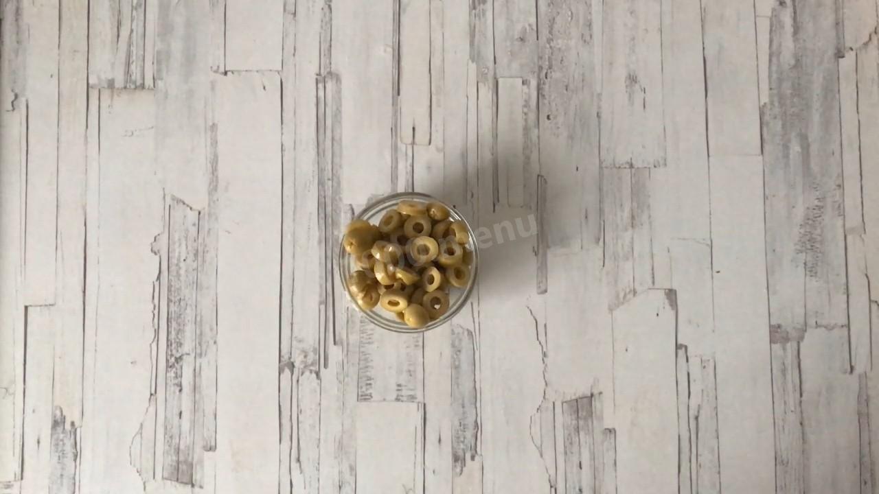Шаг 3 приготовления Крабовый салат с китайской капустой