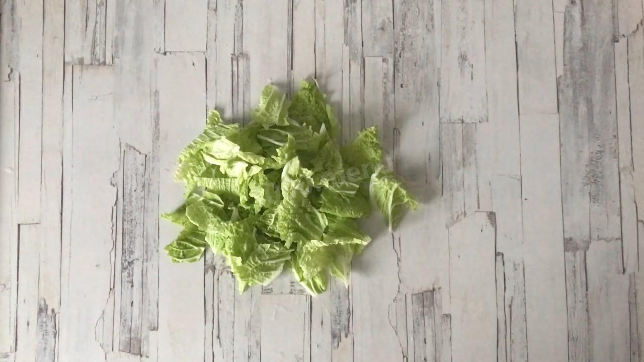 Шаг 4 приготовления Крабовый салат с китайской капустой