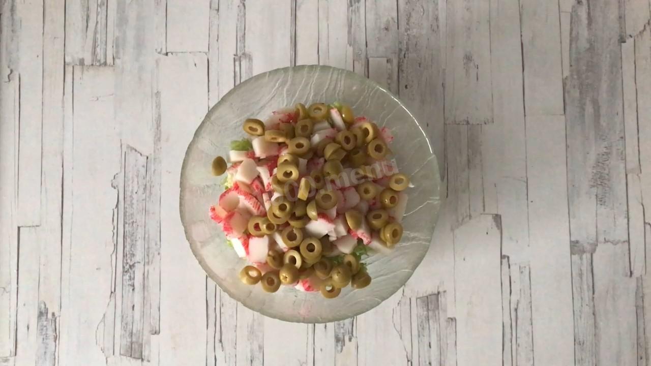 Шаг 6 приготовления Крабовый салат с китайской капустой