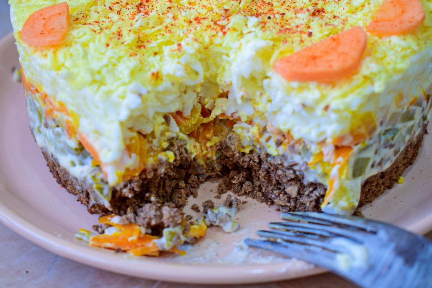 Шаг 9 приготовления Салат Печенкин с куриной печенью