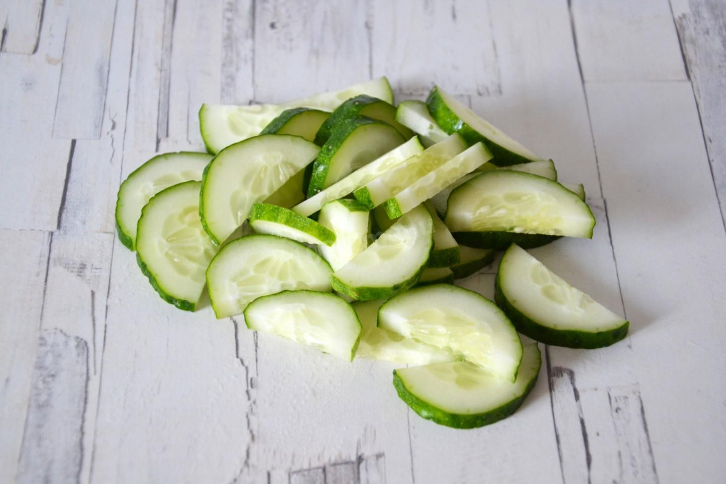 Шаг 3 приготовления Салат с сельдереем и куриной грудкой