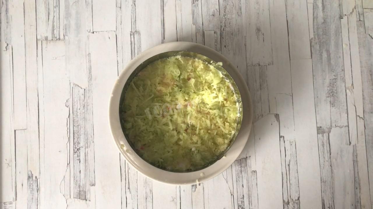 Шаг 9 приготовления Салат Снежная королева с крабовыми палочками