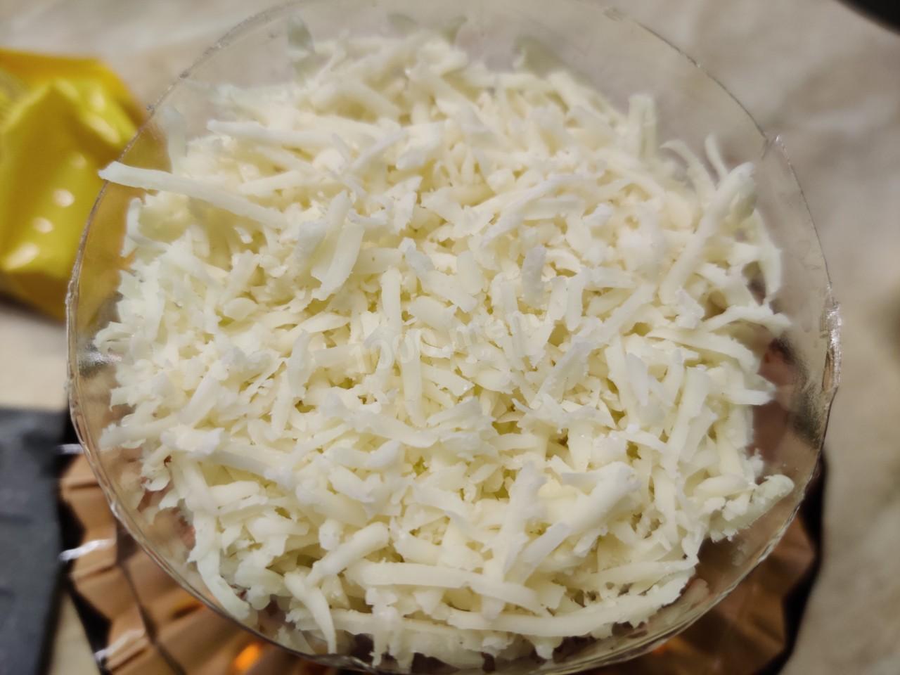 Шаг 9 приготовления Салат Аристократ с тунцом