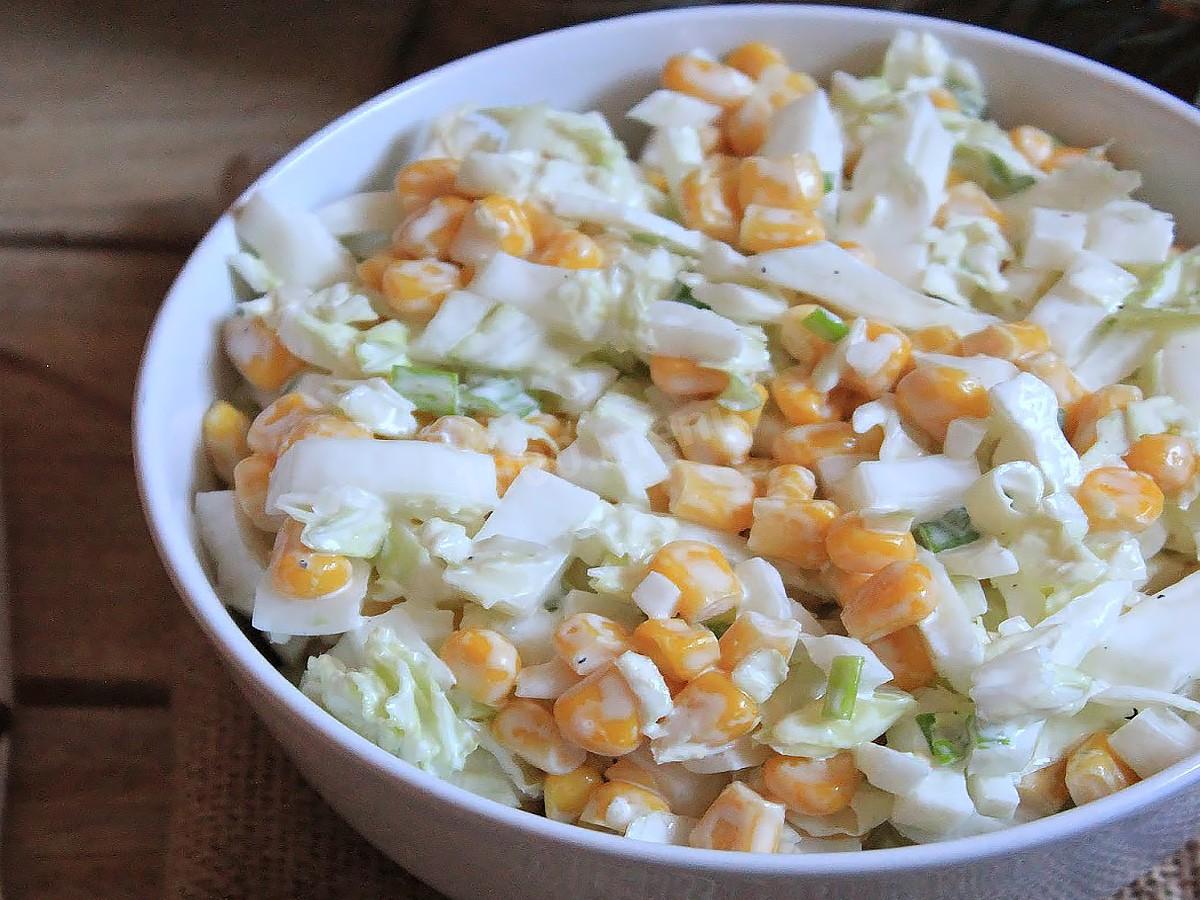 Обложка рецепта Салат с китайской капустой и кукурузой
