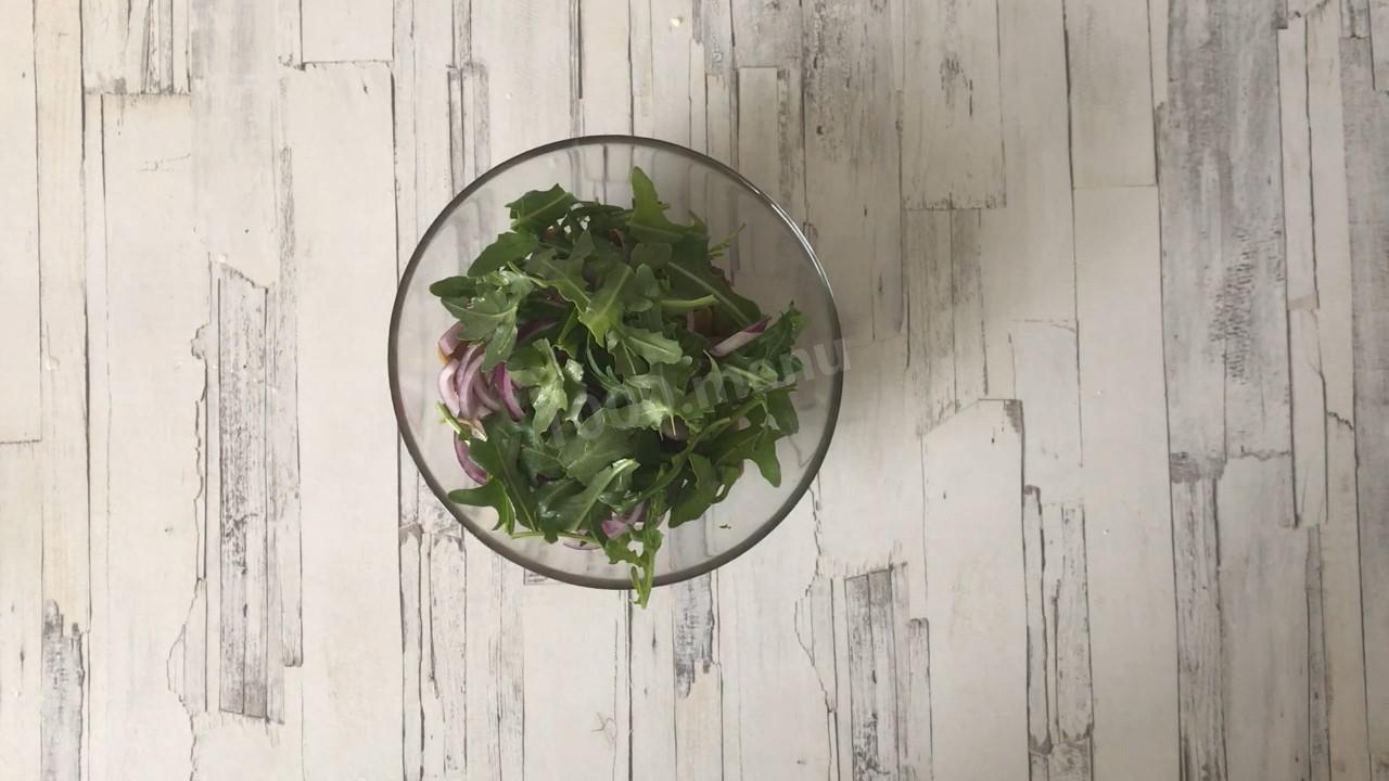 Шаг 5 приготовления Салат с вялеными помидорами и рукколой ПП
