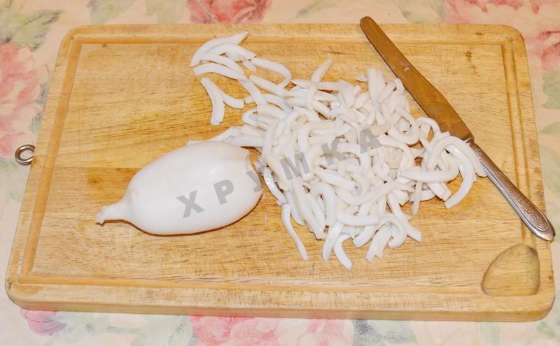 Шаг 6 приготовления Салат Кальмары с корейской морковью