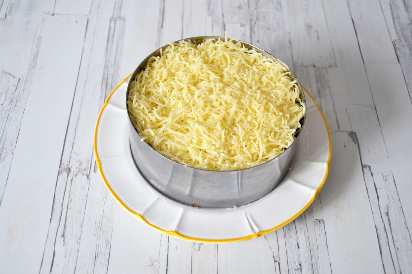 Шаг 11 приготовления Салат с мясом и черносливом