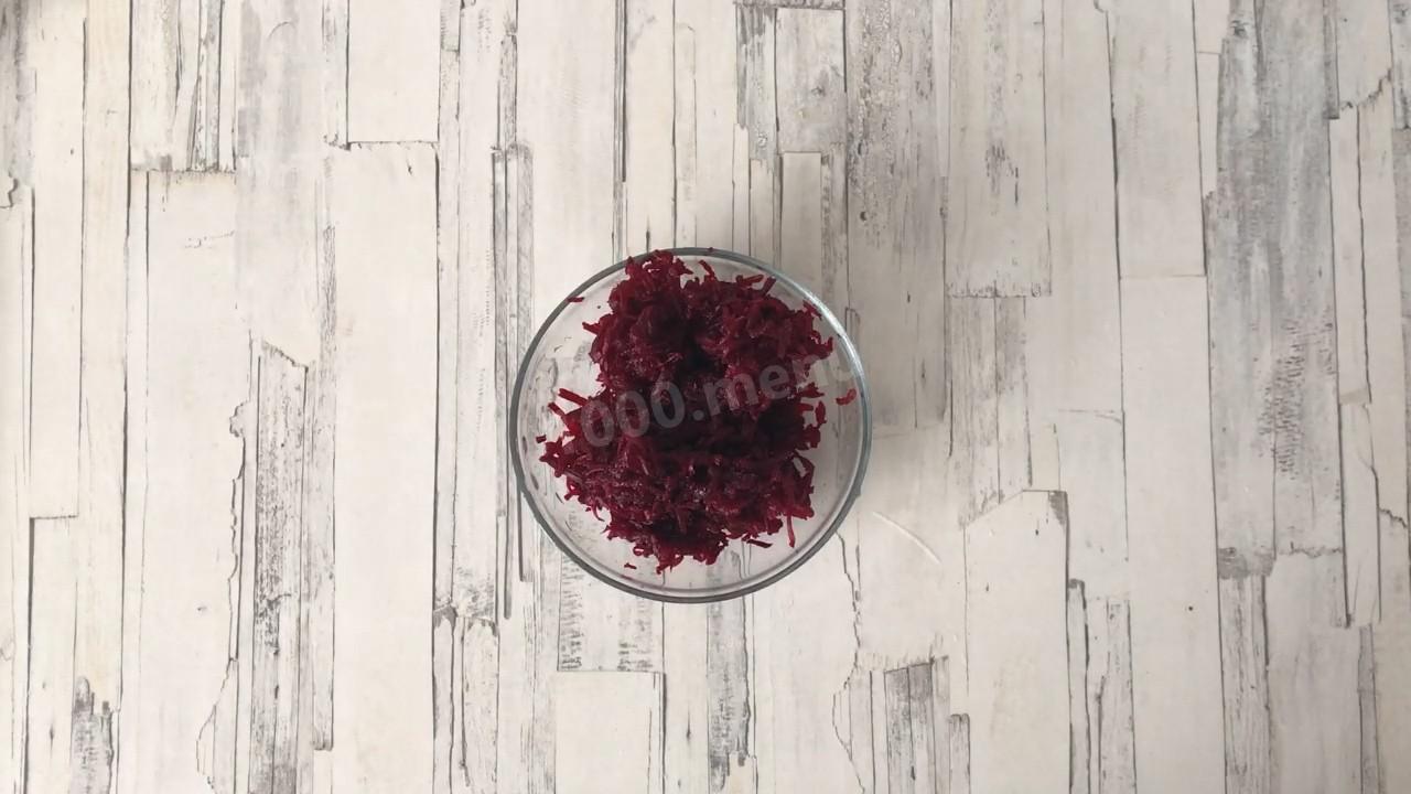 Шаг 5 приготовления Салат Гранатовый браслет с говядиной