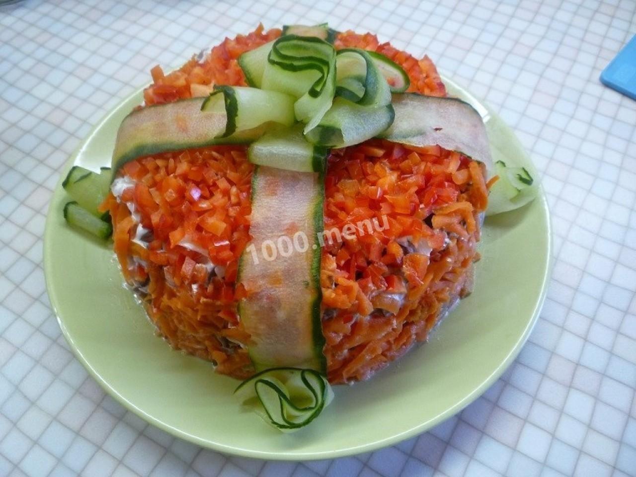 Шаг 15 приготовления Салат Подарок с курицей и маринованными шампиньонами