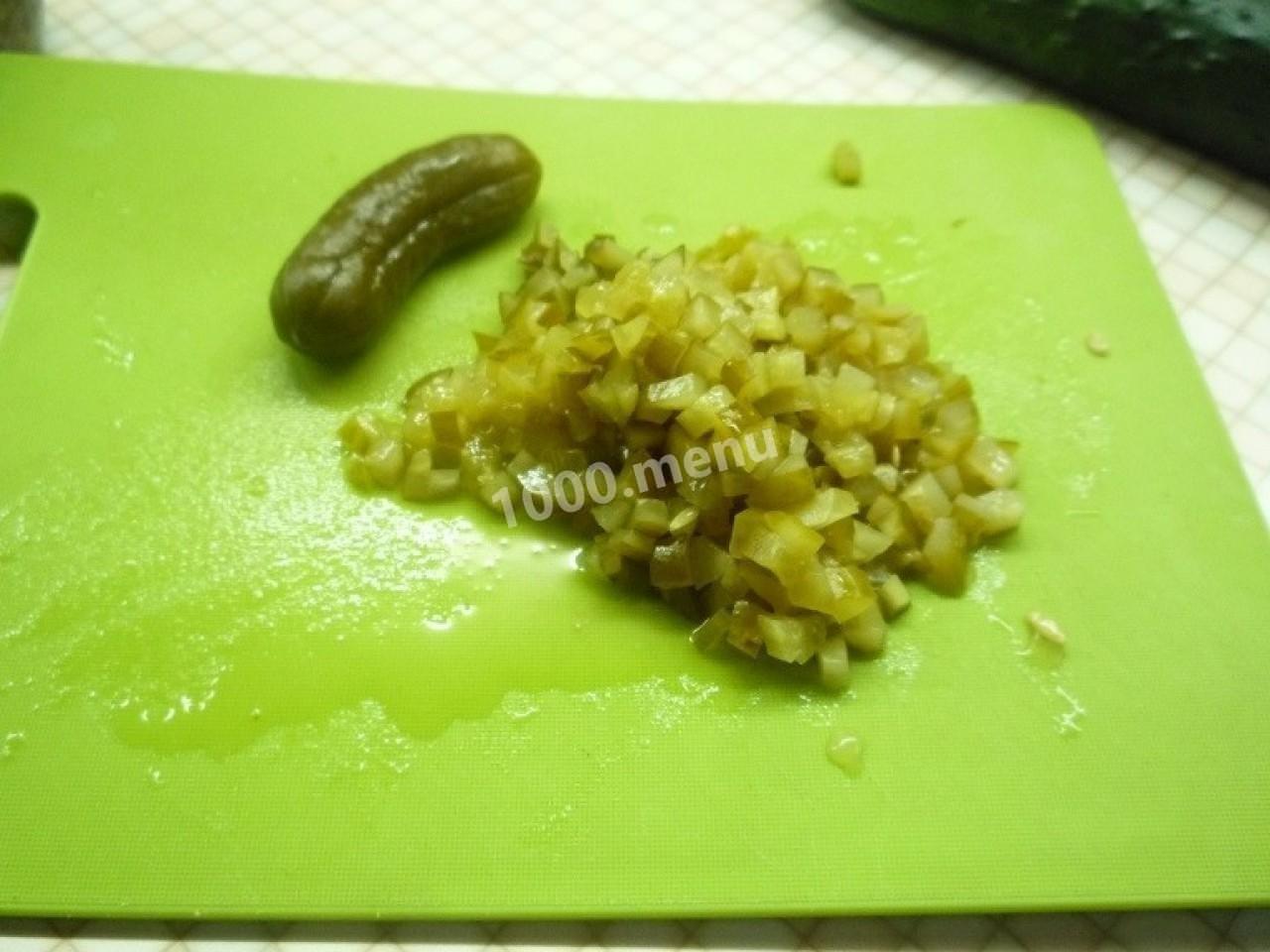 Шаг 3 приготовления Салат Подарок с курицей и маринованными шампиньонами