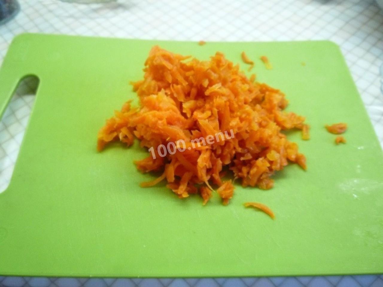 Шаг 5 приготовления Салат Подарок с курицей и маринованными шампиньонами