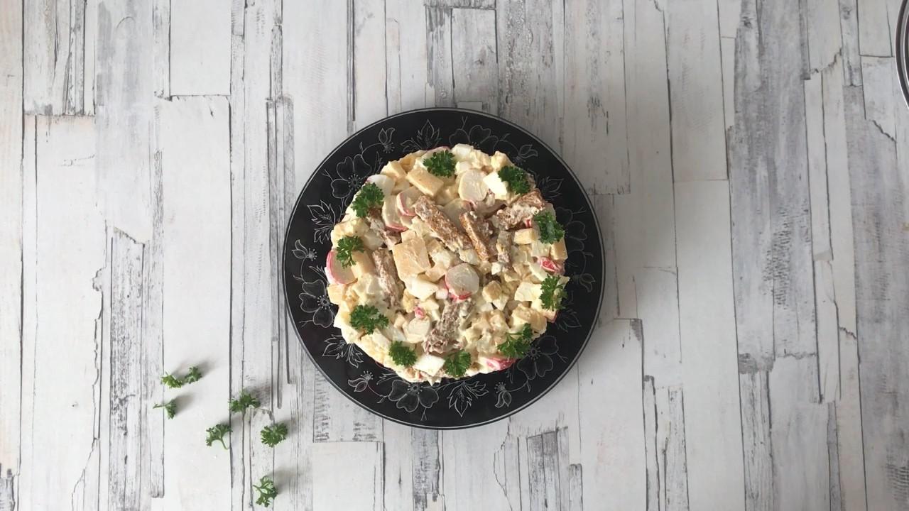 Шаг 10 приготовления Салат с сухариками Королевский