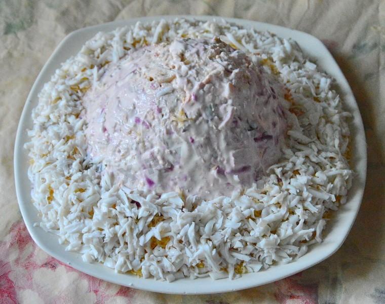 Шаг 17 приготовления Шапка Мономаха салат классический с гранатом и курицей