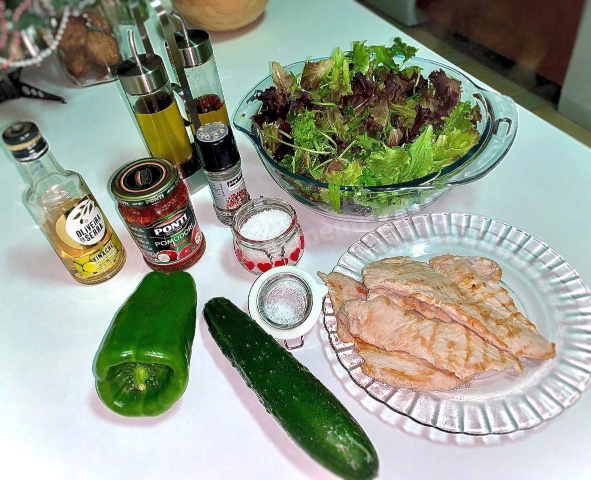 Шаг 1 приготовления Салат любимый с курицей
