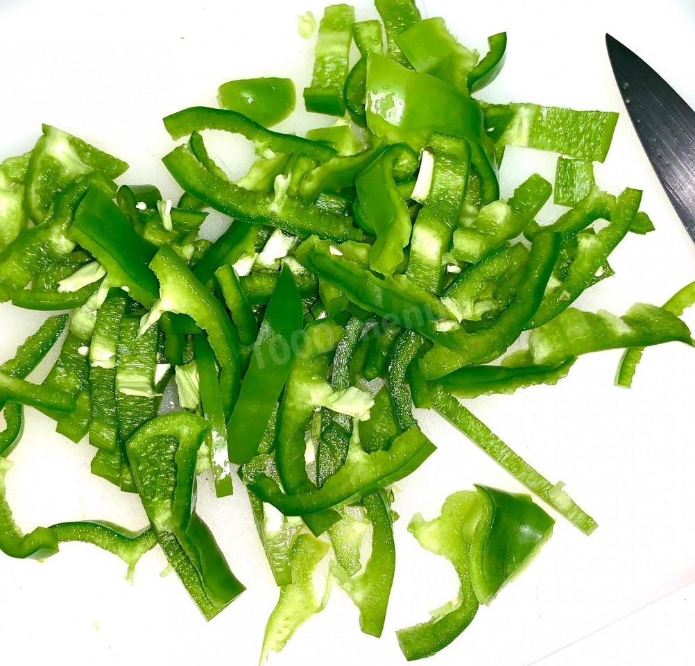 Шаг 3 приготовления Салат любимый с курицей