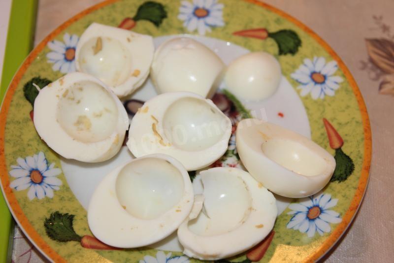 Шаг 3 приготовления Салат Морская жемчужина салат с икрой и кальмарами рецепт