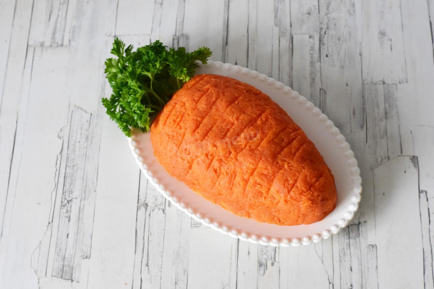 Шаг 11 приготовления Салат Морковка с копченой курицей