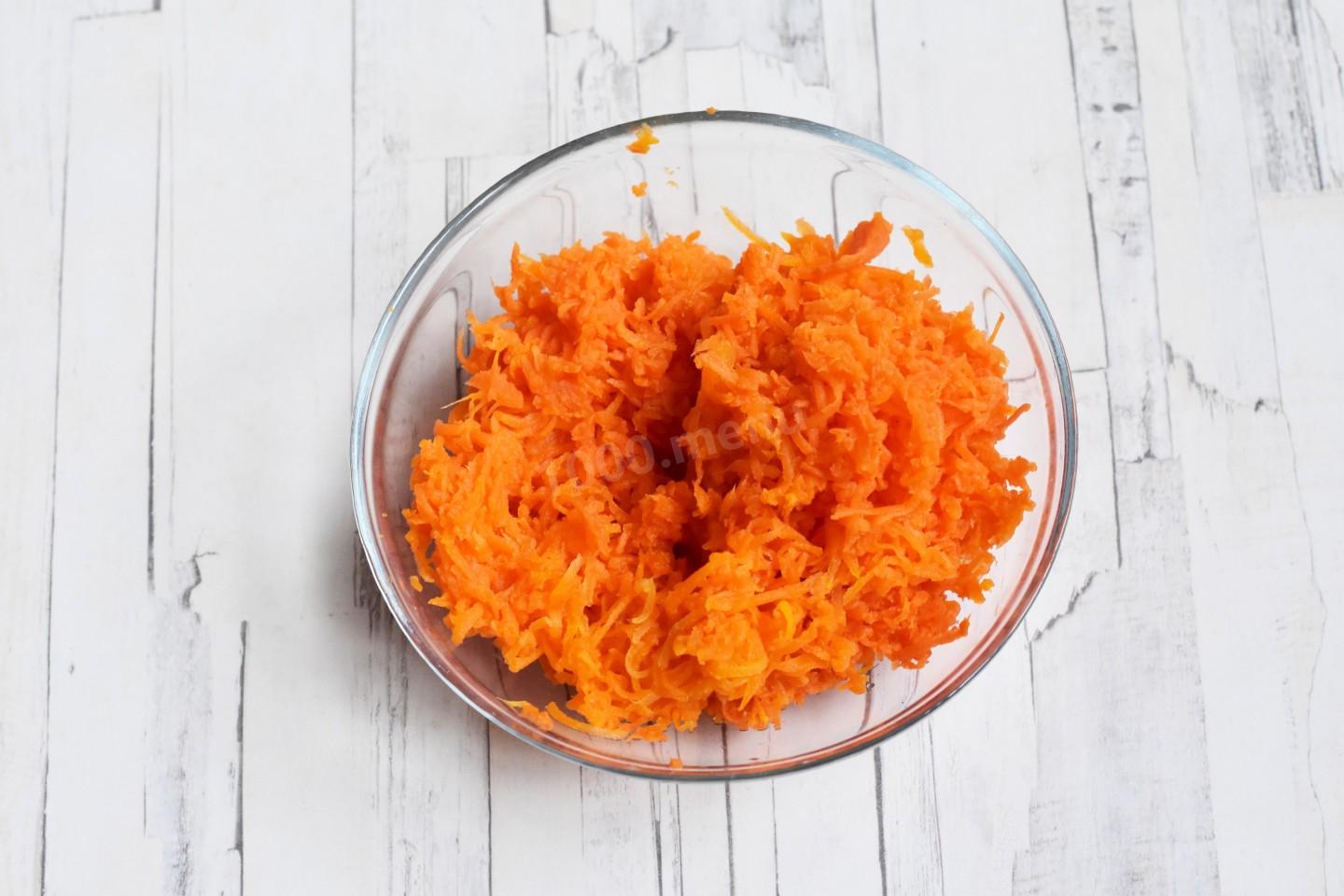 Шаг 3 приготовления Салат Морковка с копченой курицей