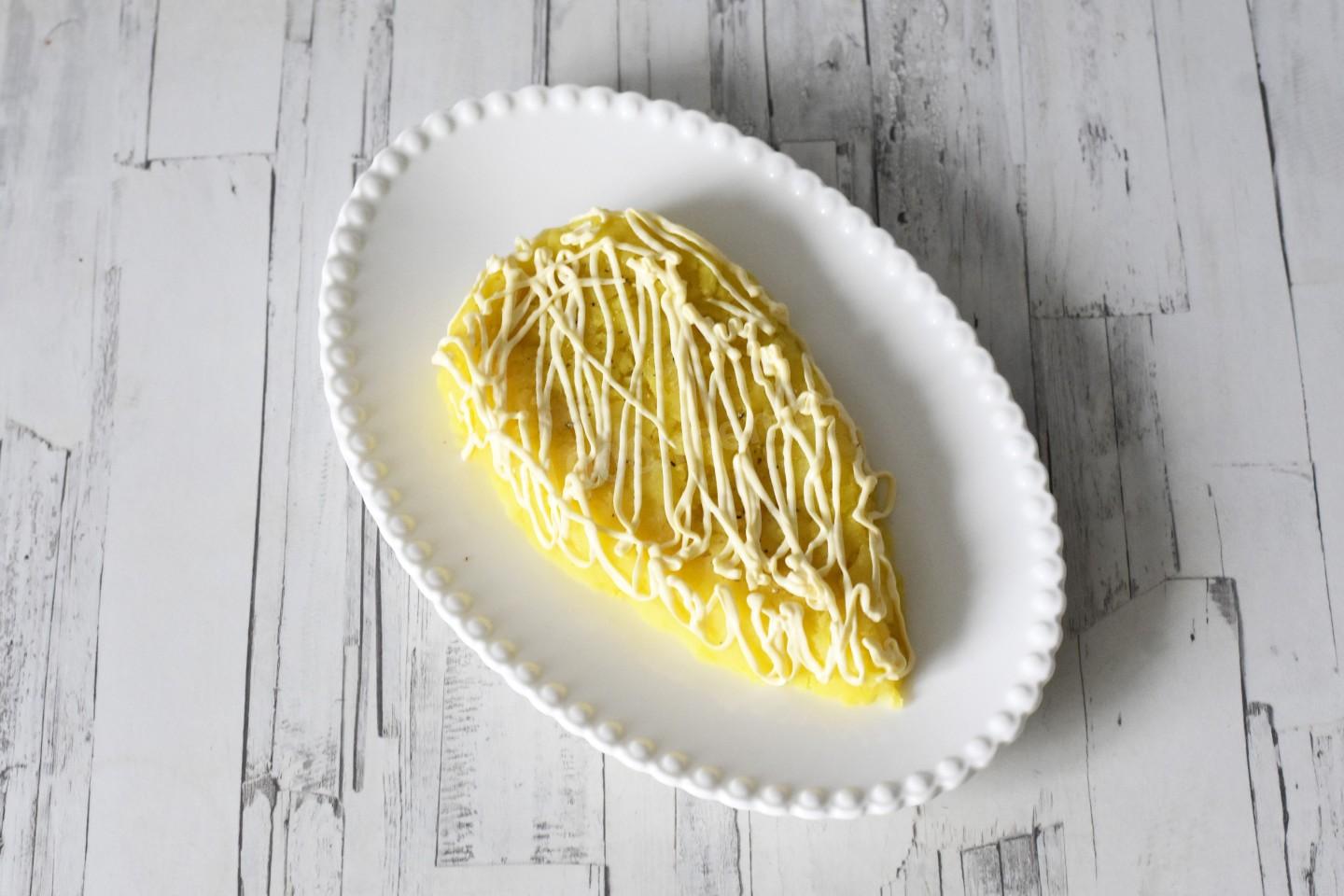 Шаг 7 приготовления Салат Морковка с копченой курицей