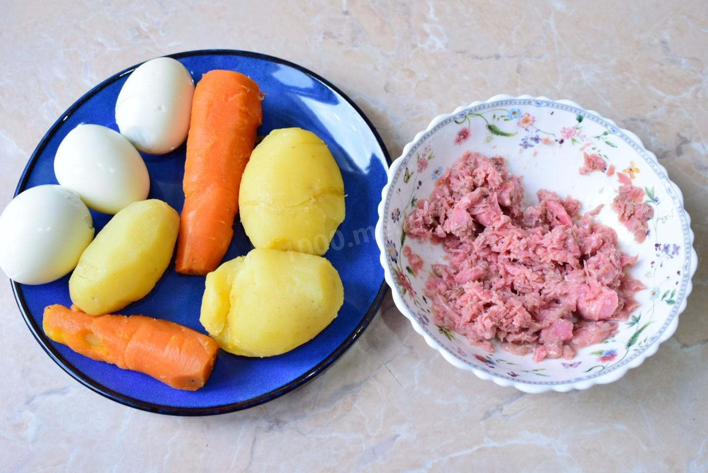 Шаг 2 приготовления Салат Морковка с тунцом