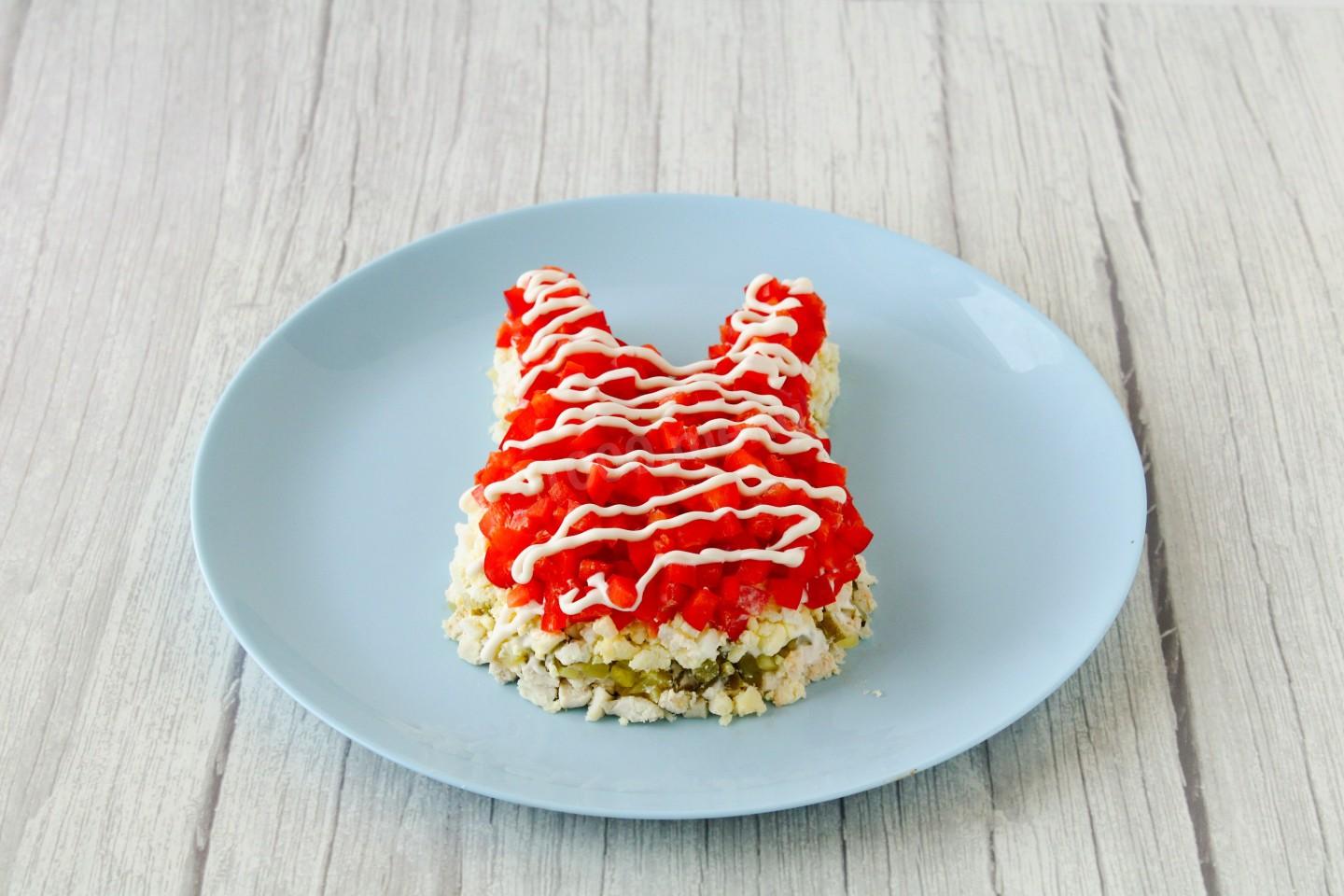 Шаг 12 приготовления Салат Кролик с курицей