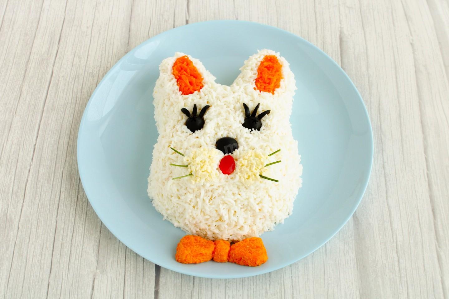 Шаг 17 приготовления Салат Кролик с курицей