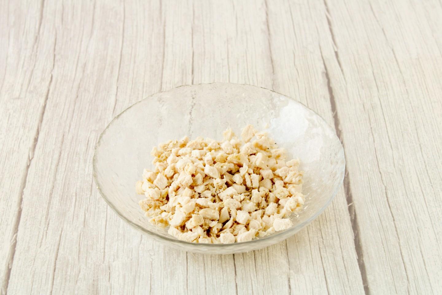 Шаг 4 приготовления Салат Кролик с курицей