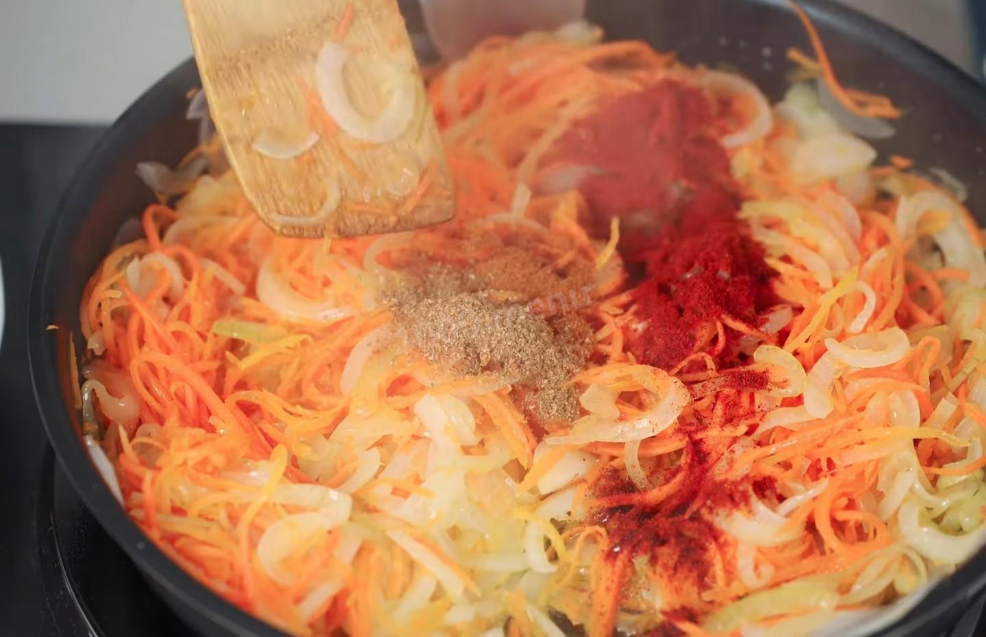 Шаг 8 приготовления Салат из кабачков и моркови по-корейски