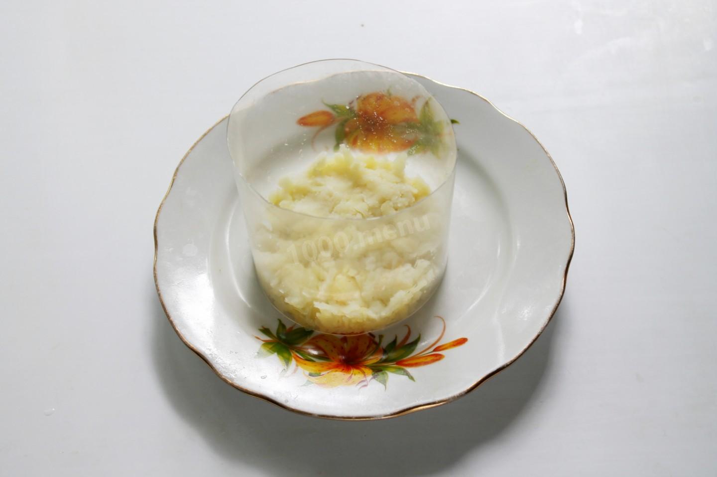 Шаг 2 приготовления Салат копченая курица чернослив и грибы шампиньоны