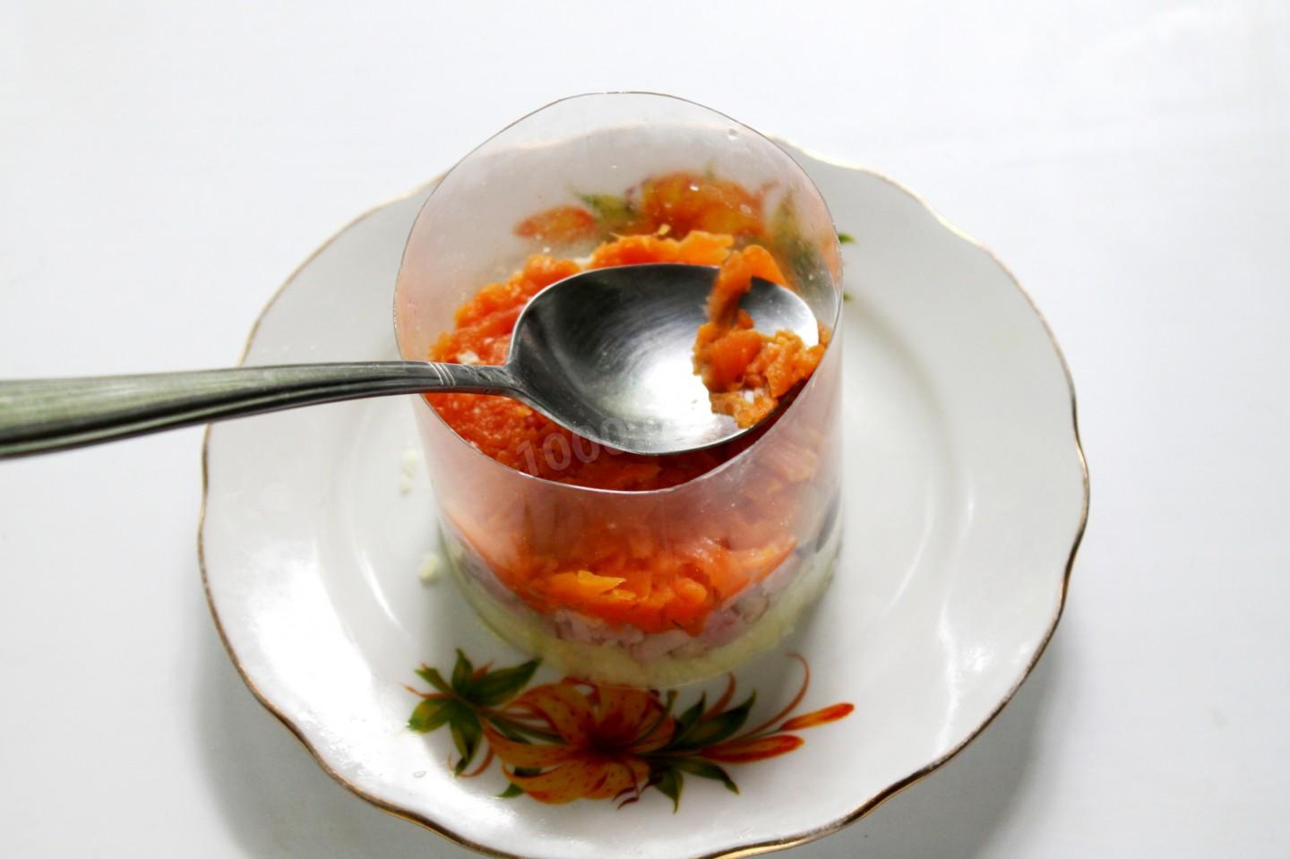 Шаг 7 приготовления Салат копченая курица чернослив и грибы шампиньоны