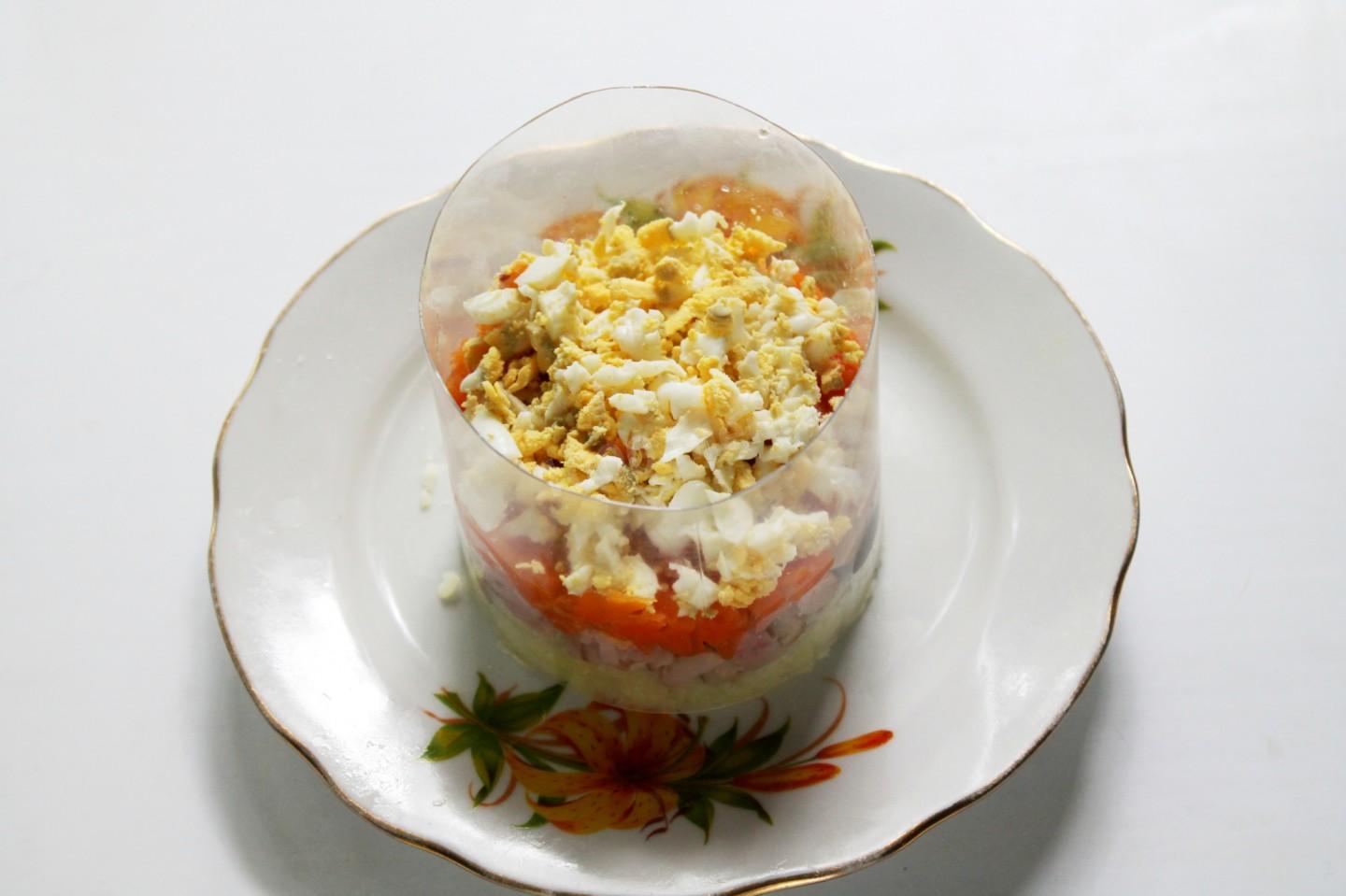 Шаг 8 приготовления Салат копченая курица чернослив и грибы шампиньоны