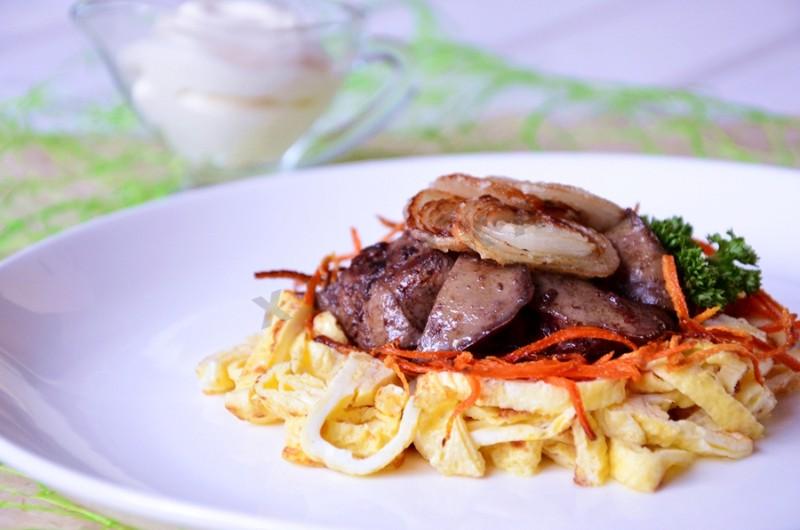 Обложка рецепта Салат с печенью и кукурузой