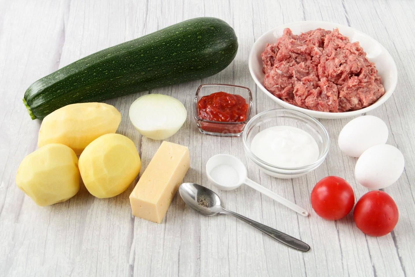 Шаг 1 приготовления Кабачки с фаршем и картофелем в духовке