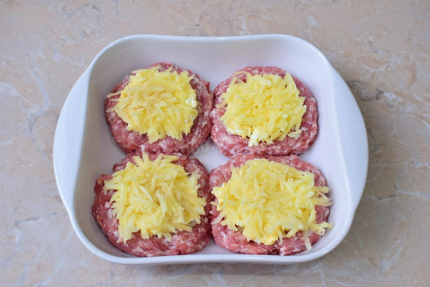 Шаг 7 приготовления Стожки из фарша в духовке с сыром и картошкой